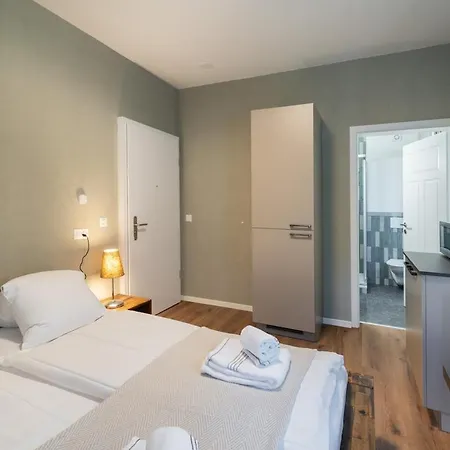 Betweenlakes Grd Floor East * Interlaken