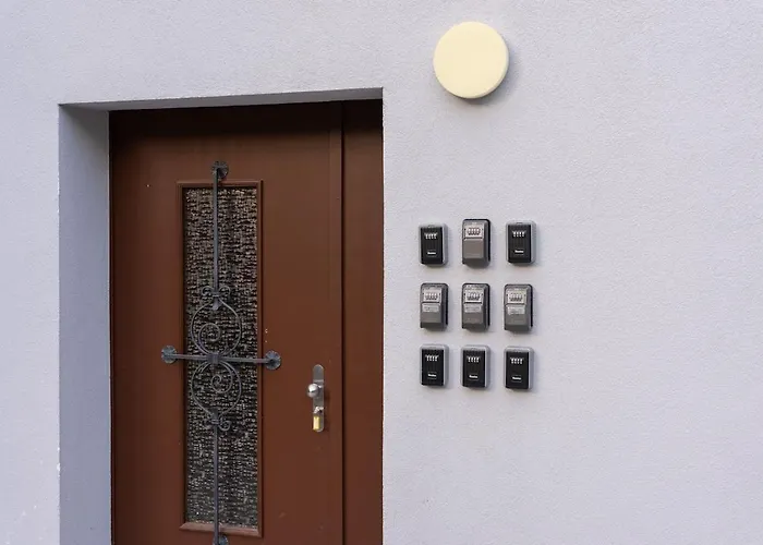 Betweenlakes Grd Floor East Apartment *